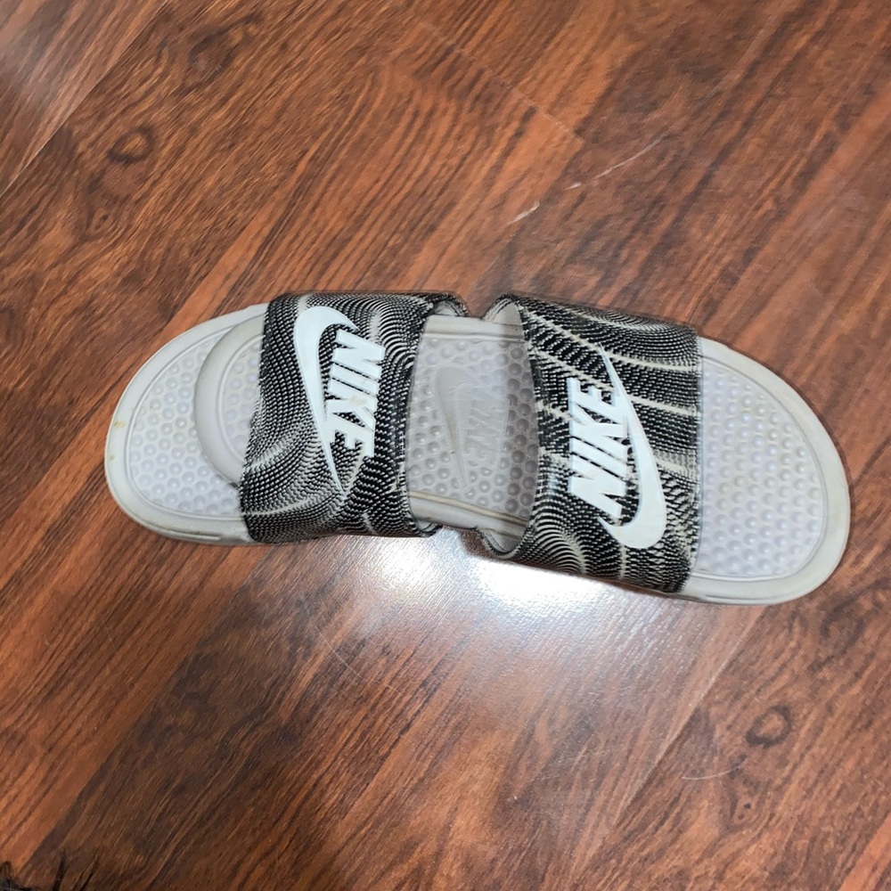 Nike Slides - Picture 2 of 6